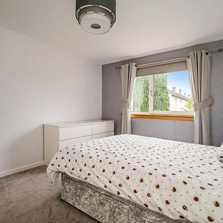 Centrally Situated 1 Bedroom House In كومبيرنولد المظهر الخارجي الصورة