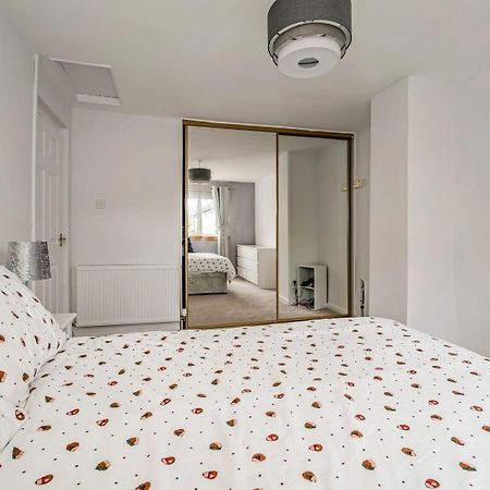 Centrally Situated 1 Bedroom House In كومبيرنولد المظهر الخارجي الصورة