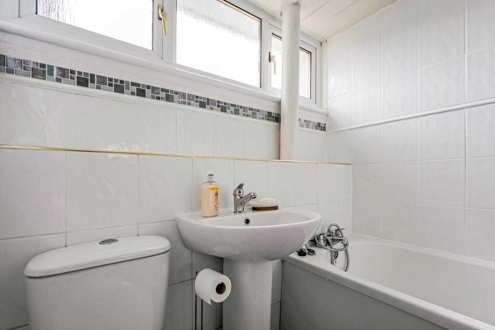 Centrally Situated 1 Bedroom House In كومبيرنولد المظهر الخارجي الصورة